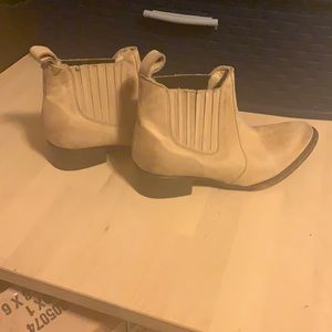 Pre-Owned Freebird Lasso Nude Chelsea, Size 8